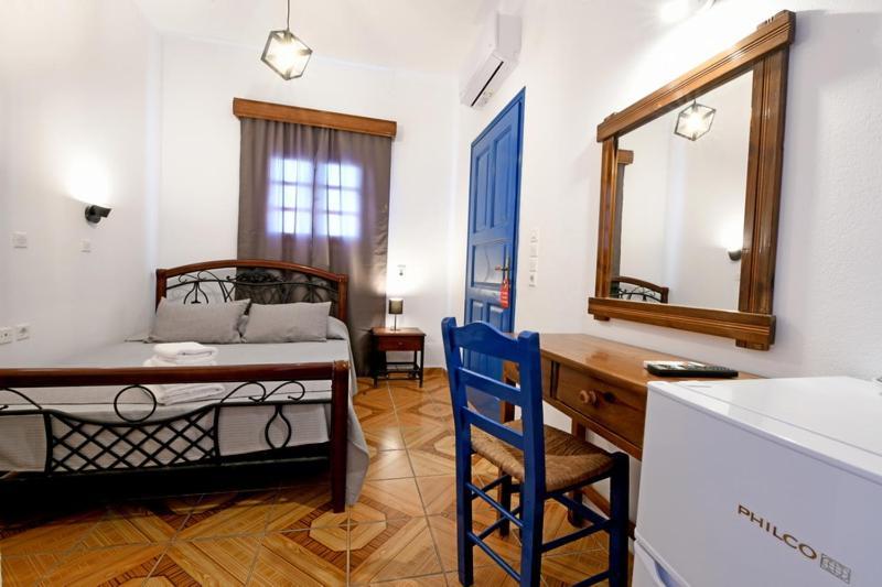 Lunar Santorini Hotel 페리사 외부 사진